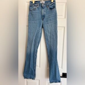 Abercrombie- The 90’s Straight Ultra High Rise